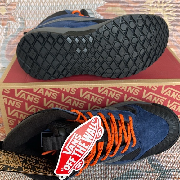 Vans Men’s Ultrarange Exo
Dress Blues/Black
VN0A5KS5LKV
Sneakers Hiking B… - Picture 5 of 16